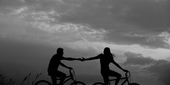 couple-trust-bicycle