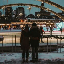 Couple on a cheap winter date by designecologist kHYdeO4BPfE unsplash