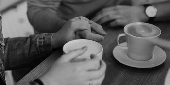 couple on a coffee date by priscilla du preez on unsplash
