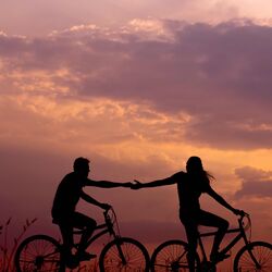 couple-trust-bicycle